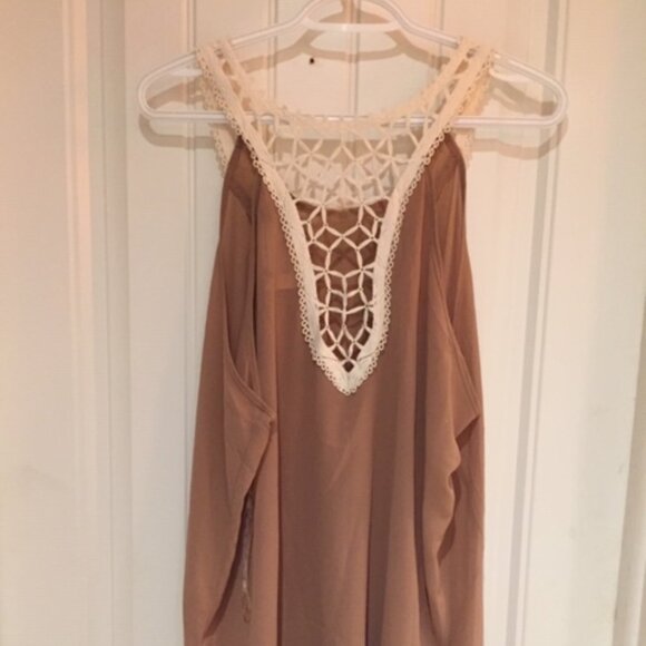 Embroidered flared top - Picture 4 of 4